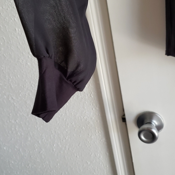 T Tahari blouse - Picture 7 of 10